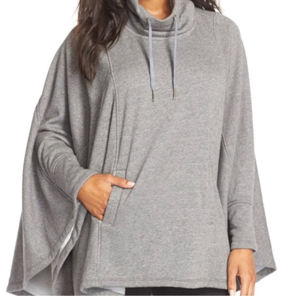 UGG: Essential Fleece Poncho - Picture 2 of 12